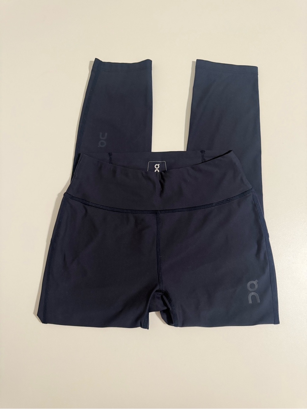 On Running Women’s Navy Blue Performance Leggings Sz XS
